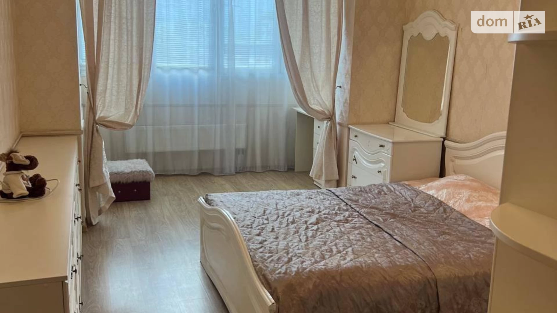 Продается 1-комнатная квартира 60 кв. м в Киеве, ул. Голосеевская, 13 - фото 2