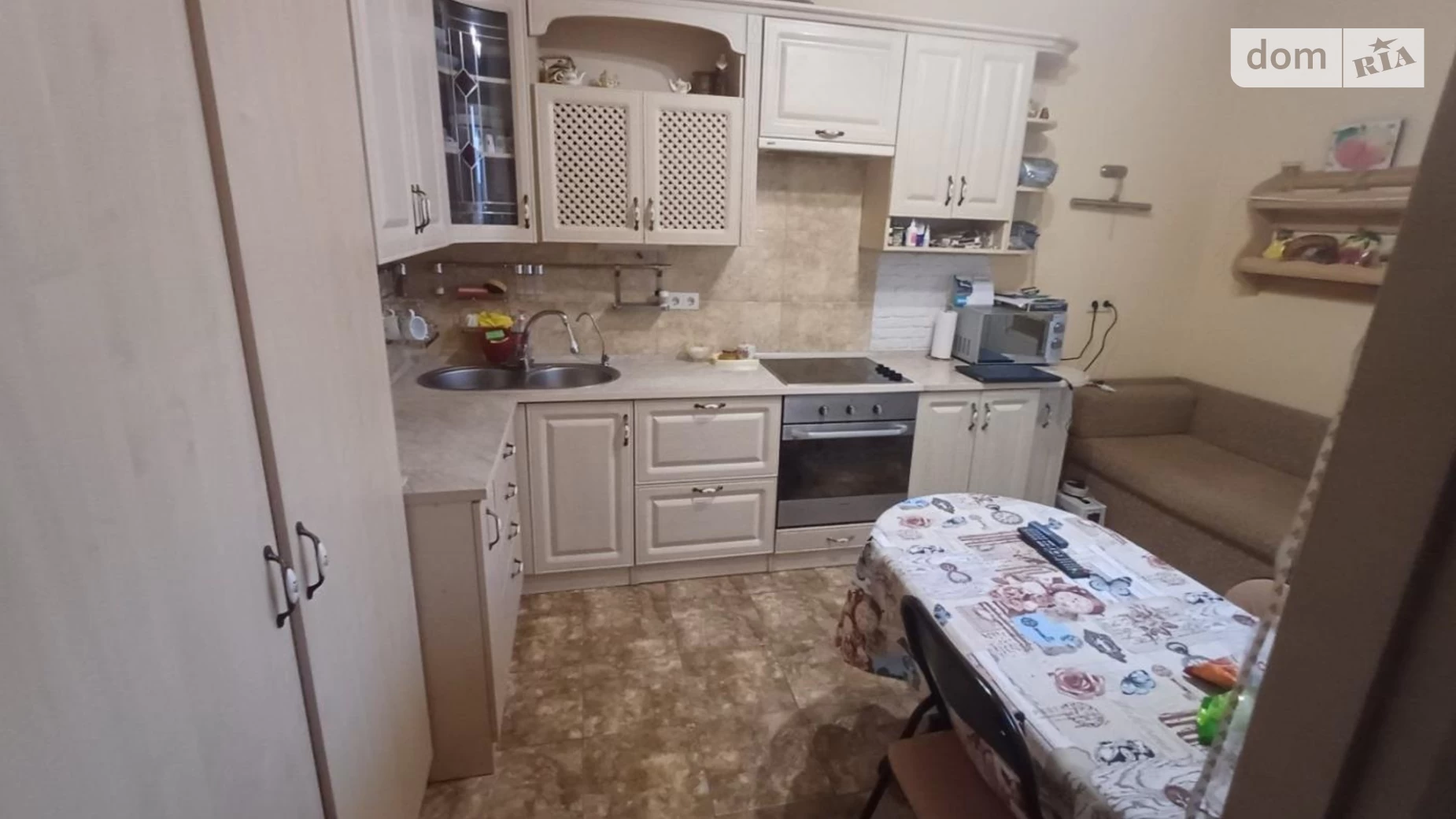 Продается 1-комнатная квартира 46 кв. м в Львове, ул. Панча Петра - фото 2