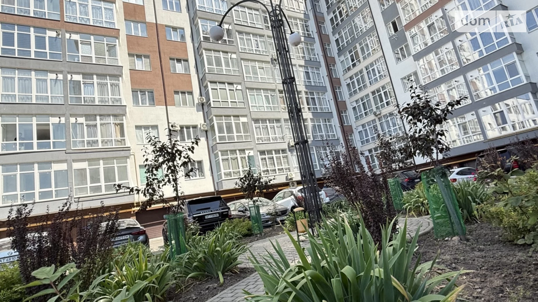Продается 2-комнатная квартира 67.3 кв. м в Ивано-Франковске, ул. Высочана Семена - фото 2
