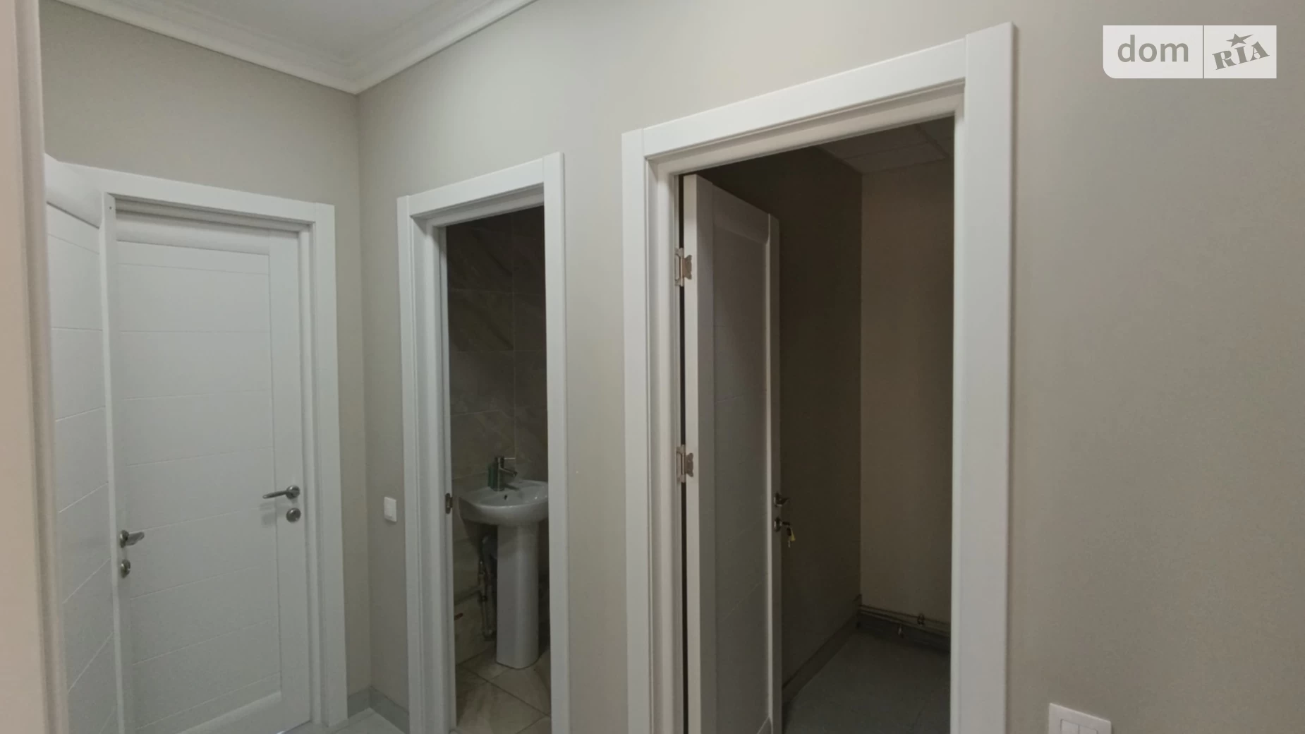 Сдается в аренду офис 67 кв. м в бизнес-центре, цена: 804 $ - фото 4