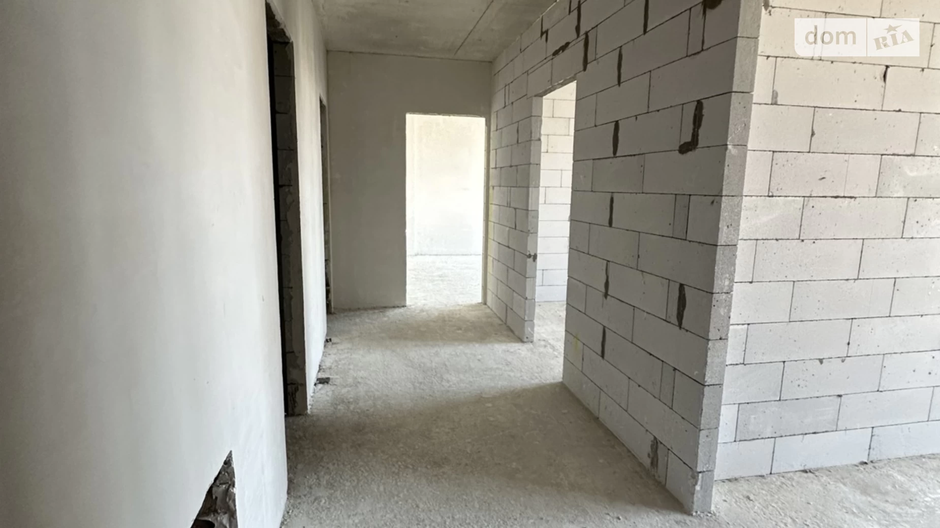 Продается 2-комнатная квартира 69.4 кв. м в Ивано-Франковске, ул. Ивасюка, 86 - фото 2