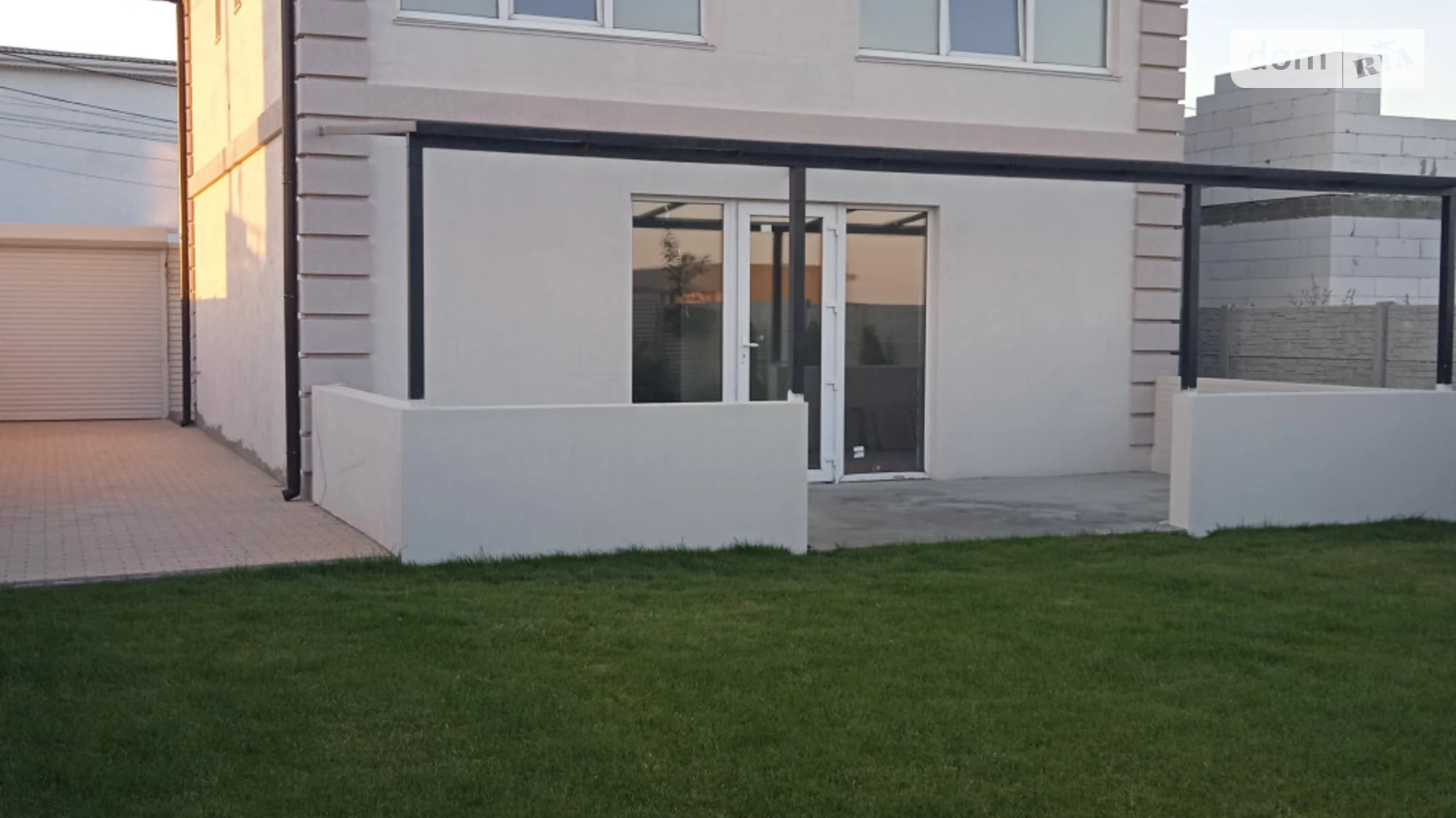 Продается дом на 2 этажа 150 кв. м с балконом, цена: 130000 $ - фото 2