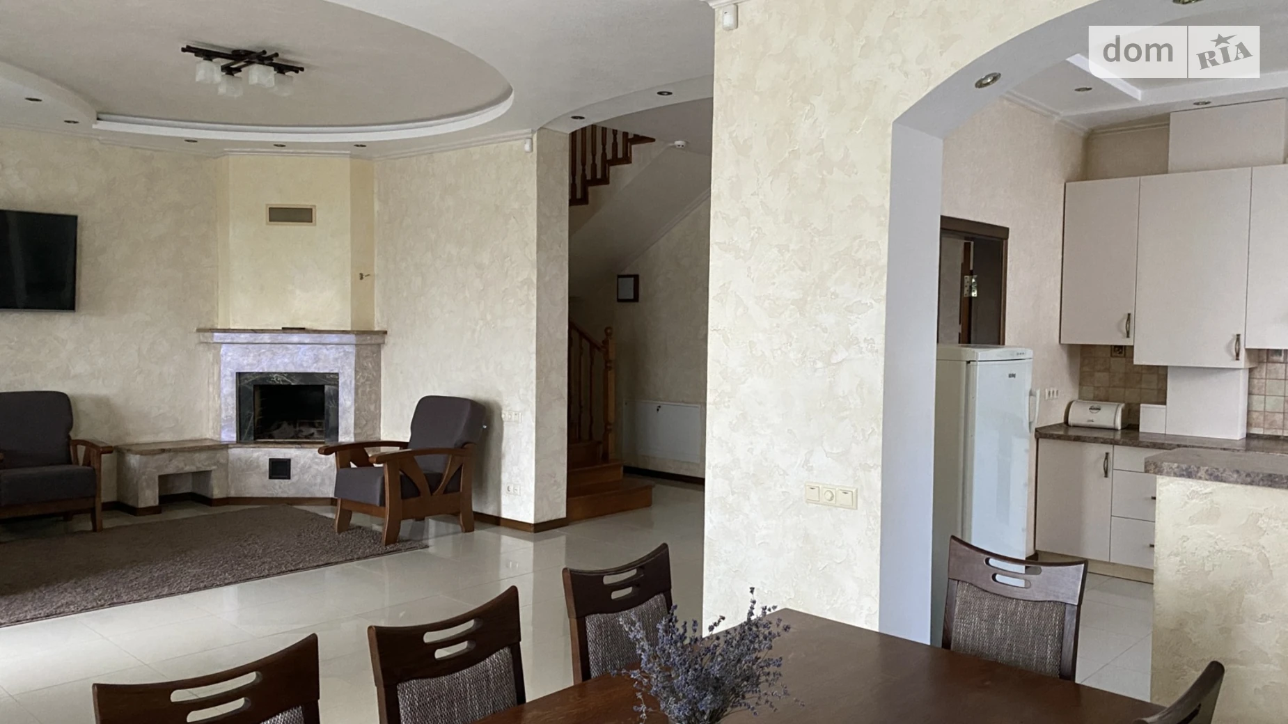 Продается дом на 2 этажа 215 кв. м с бассейном, цена: 240000 $ - фото 2