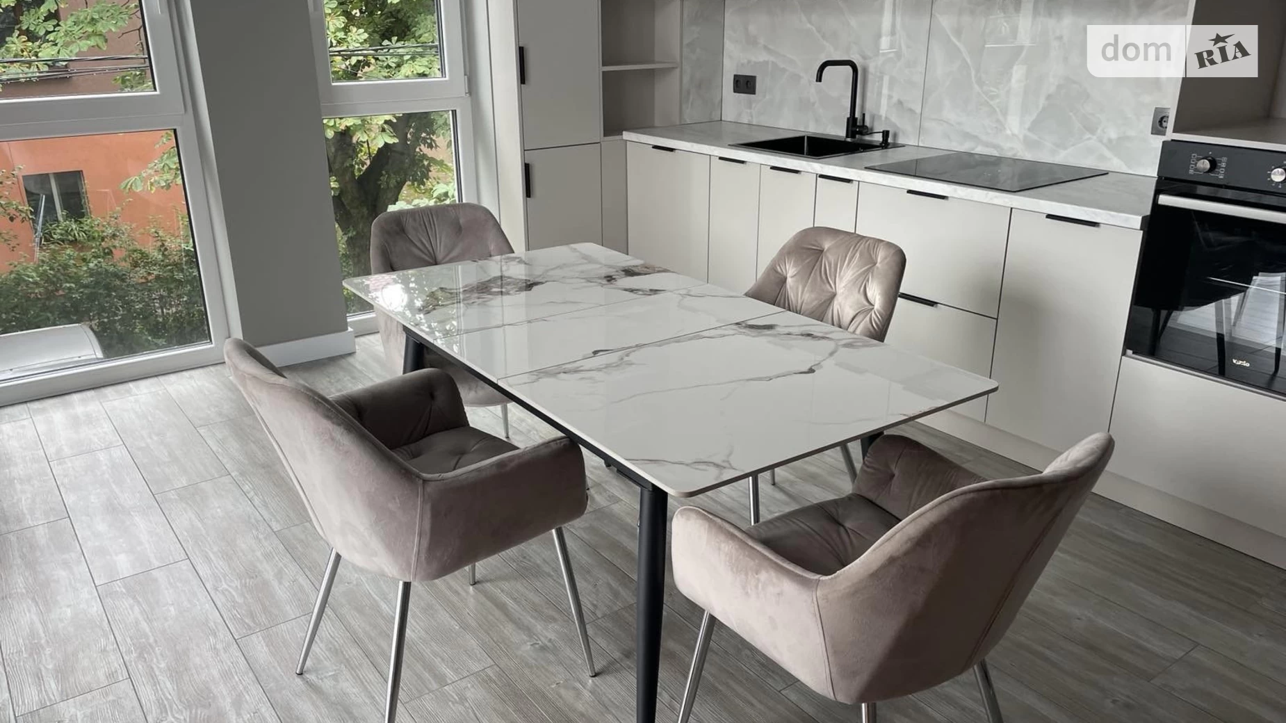 Продается 1-комнатная квартира 56 кв. м в Ужгороде, ул. Собранецкая, 100 - фото 2