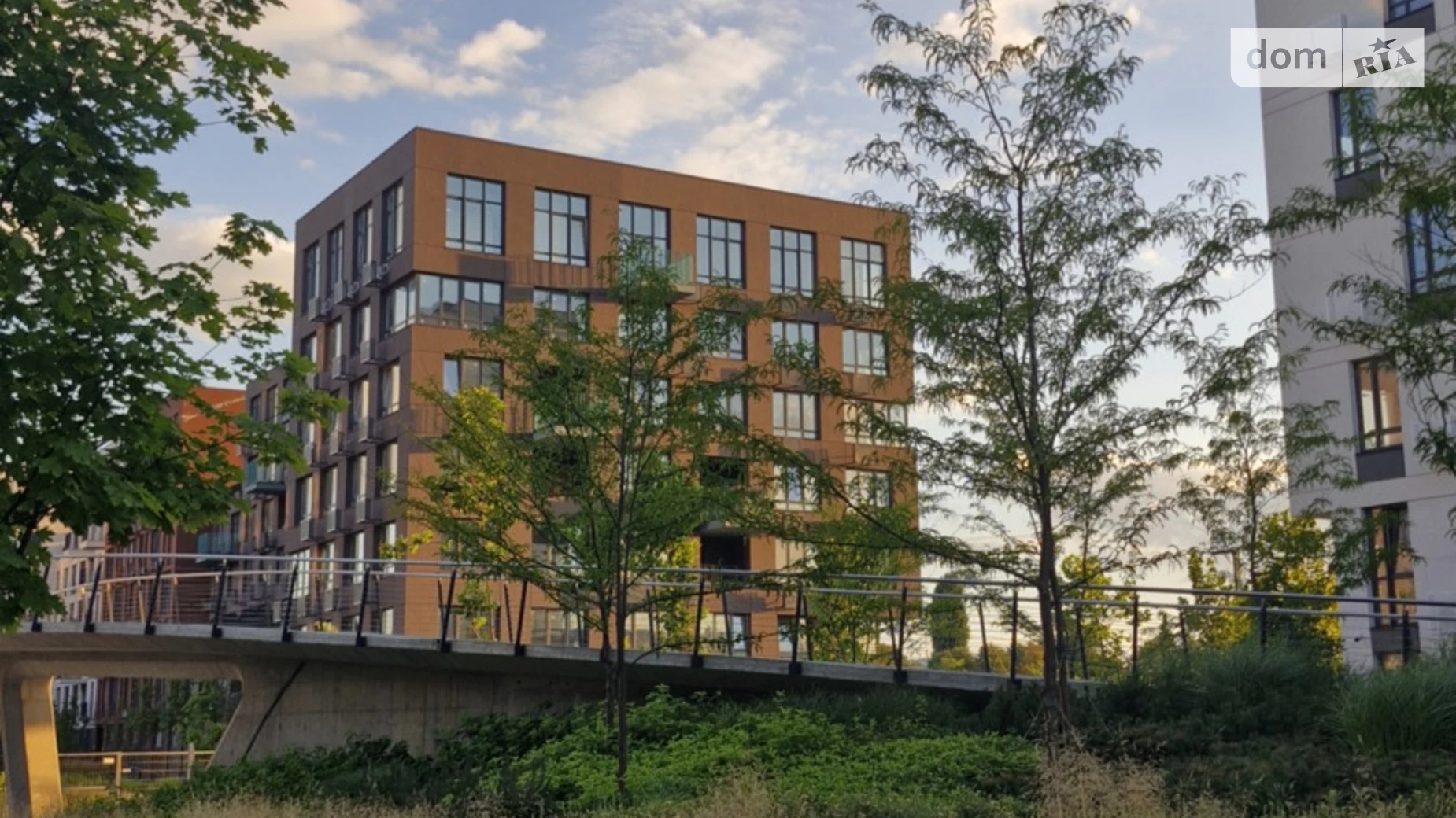 Продається 2-кімнатна квартира 71.4 кв. м у Києві, вул. Салютна, 2 - фото 2