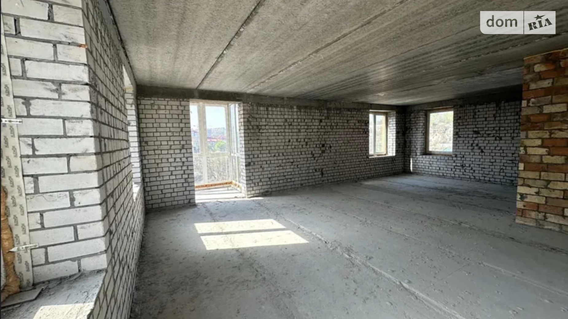 Продается 1-комнатная квартира 65.3 кв. м в Днепре, ул. Мандрыковская - фото 2