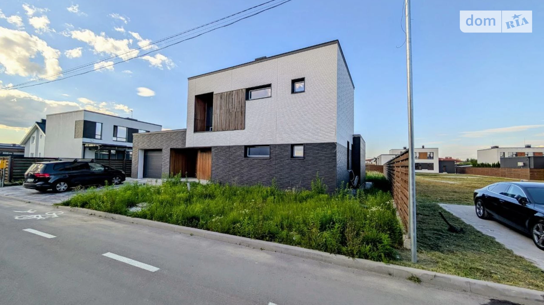 Продается дом на 2 этажа 178 кв. м с участком, цена: 470000 € - фото 2