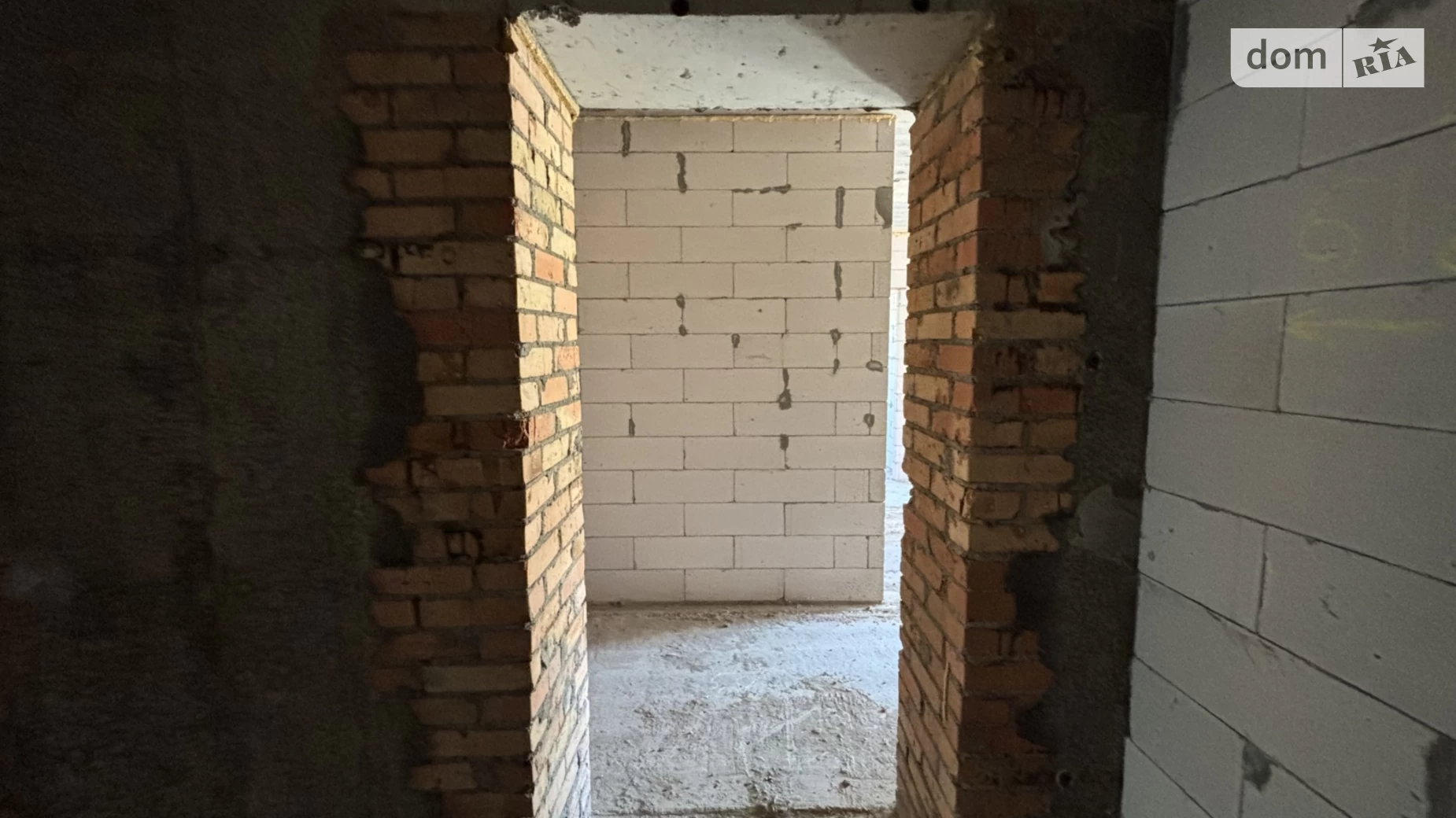 Продается 2-комнатная квартира 61 кв. м в Ужгороде, ул. Тлехаса, 19 корпус 5 - фото 3