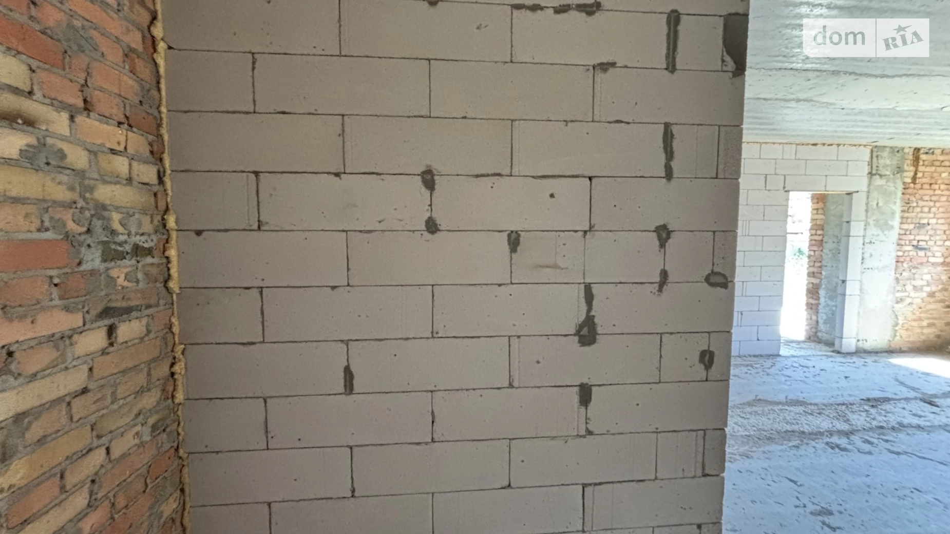 Продается 2-комнатная квартира 61 кв. м в Ужгороде, ул. Тлехаса, 19 корпус 5 - фото 4