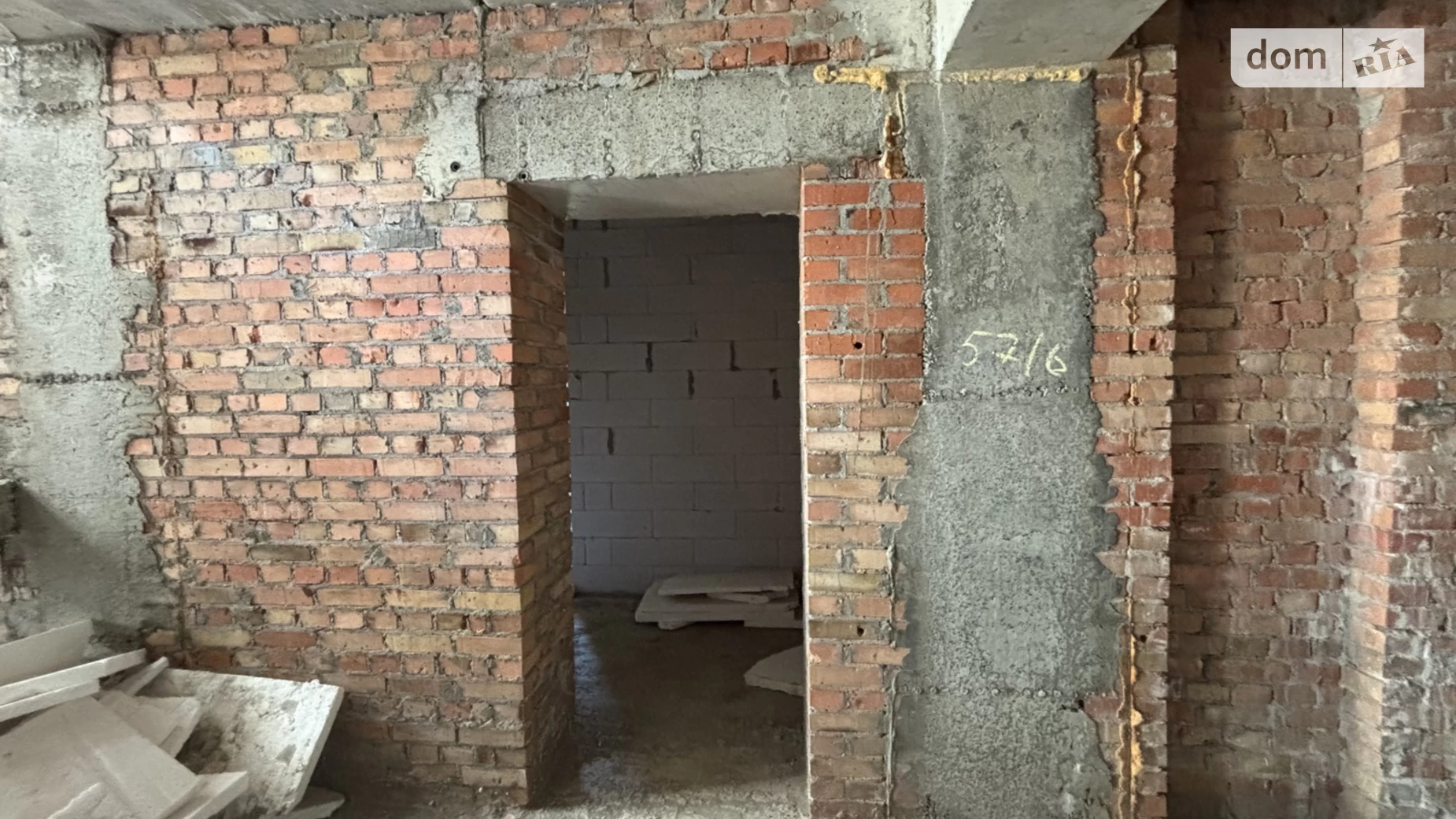 Продается 2-комнатная квартира 57 кв. м в Ужгороде, ул. Тлехаса, 19 корпус 6 - фото 2