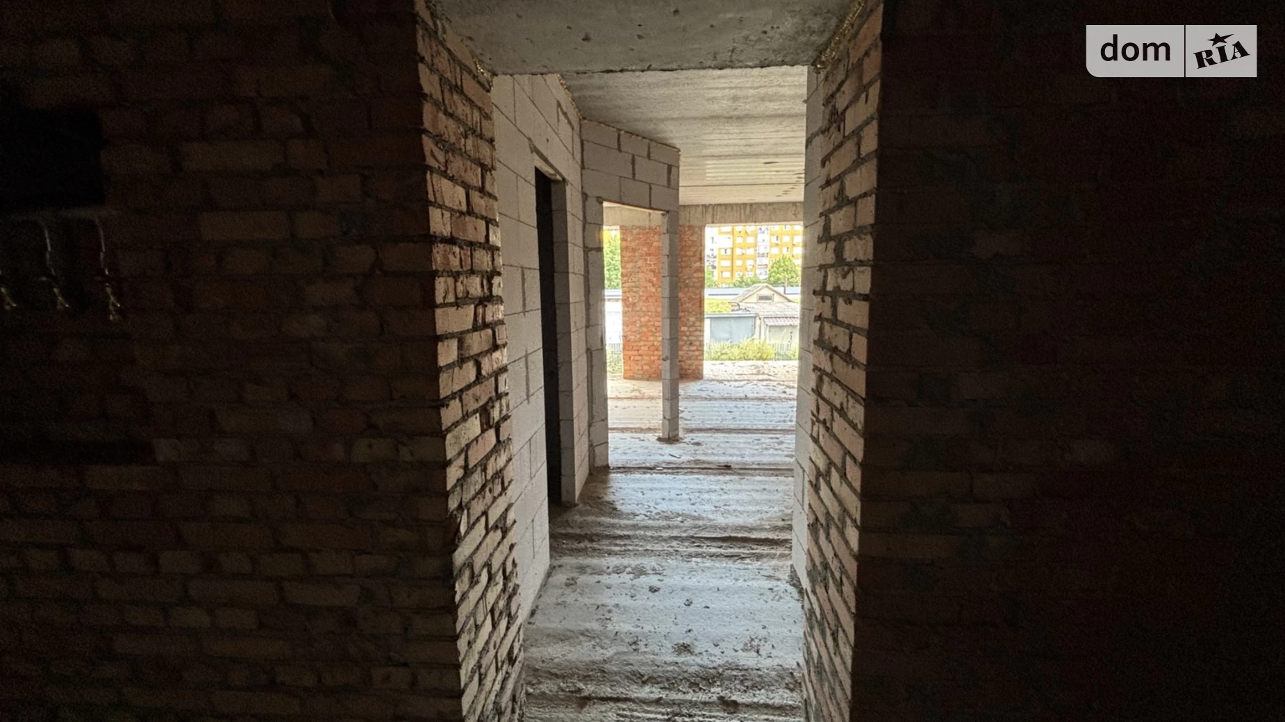 Продается 1-комнатная квартира 35 кв. м в Ужгороде, ул. Тлехаса, 19 корпус 6 - фото 2