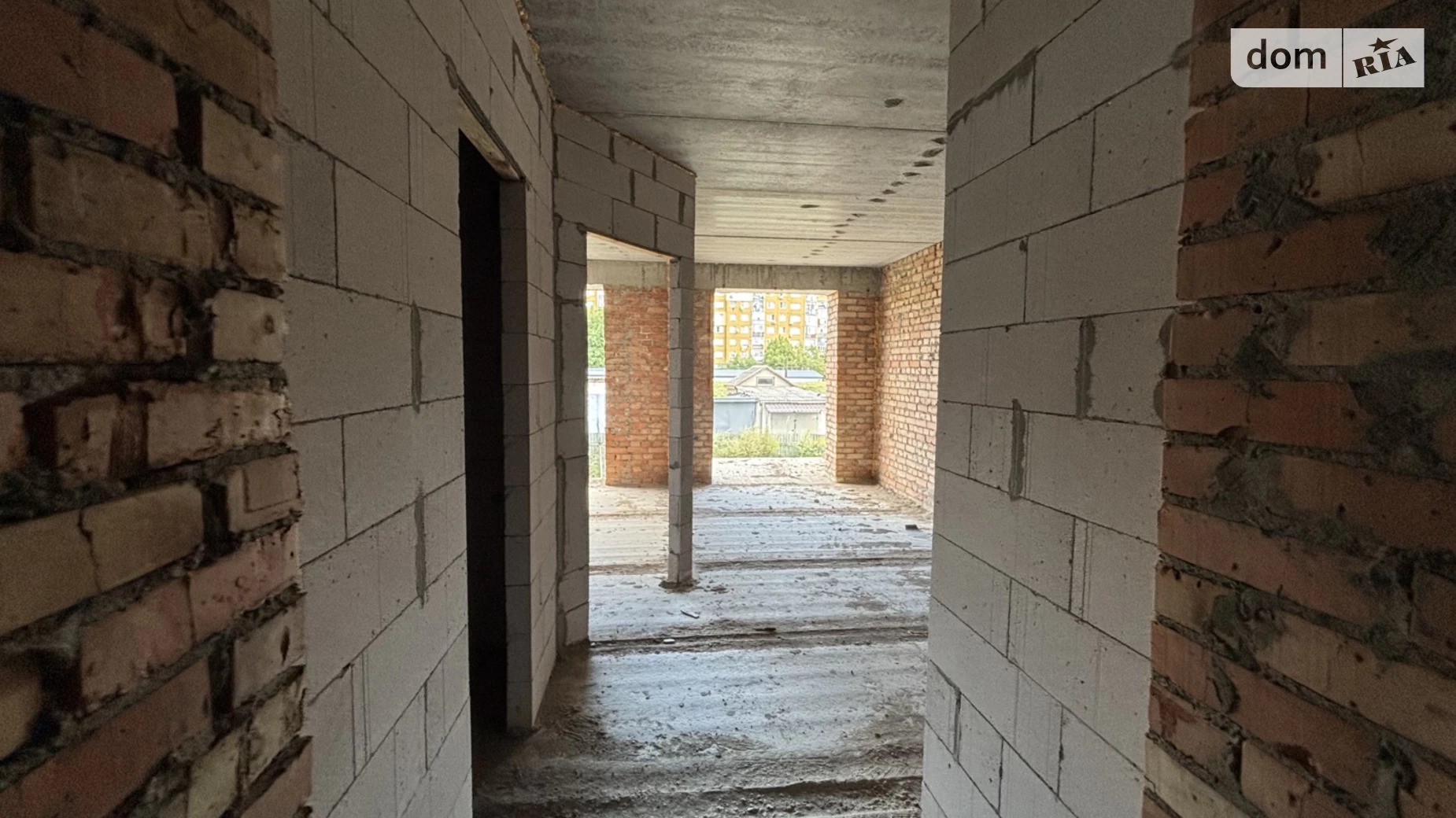 Продается 1-комнатная квартира 35 кв. м в Ужгороде, ул. Тлехаса, 19 корпус 6 - фото 3