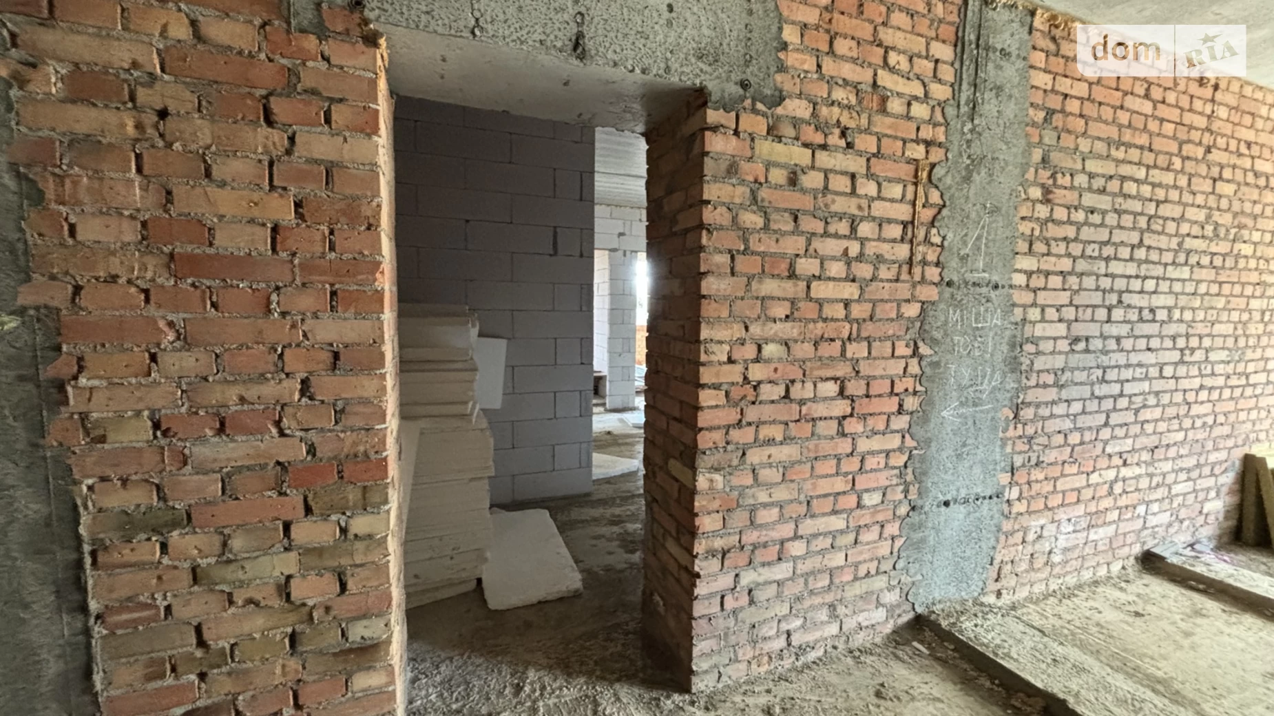 Продается 2-комнатная квартира 64 кв. м в Ужгороде, ул. Тлехаса, 19 корпус 6 - фото 2