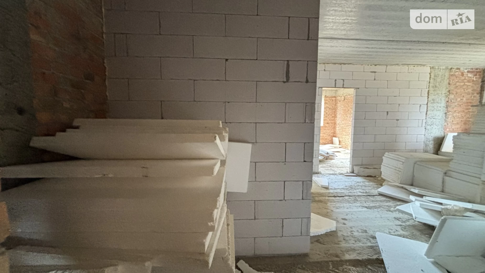 Продается 2-комнатная квартира 64 кв. м в Ужгороде, ул. Тлехаса, 19 корпус 6 - фото 4