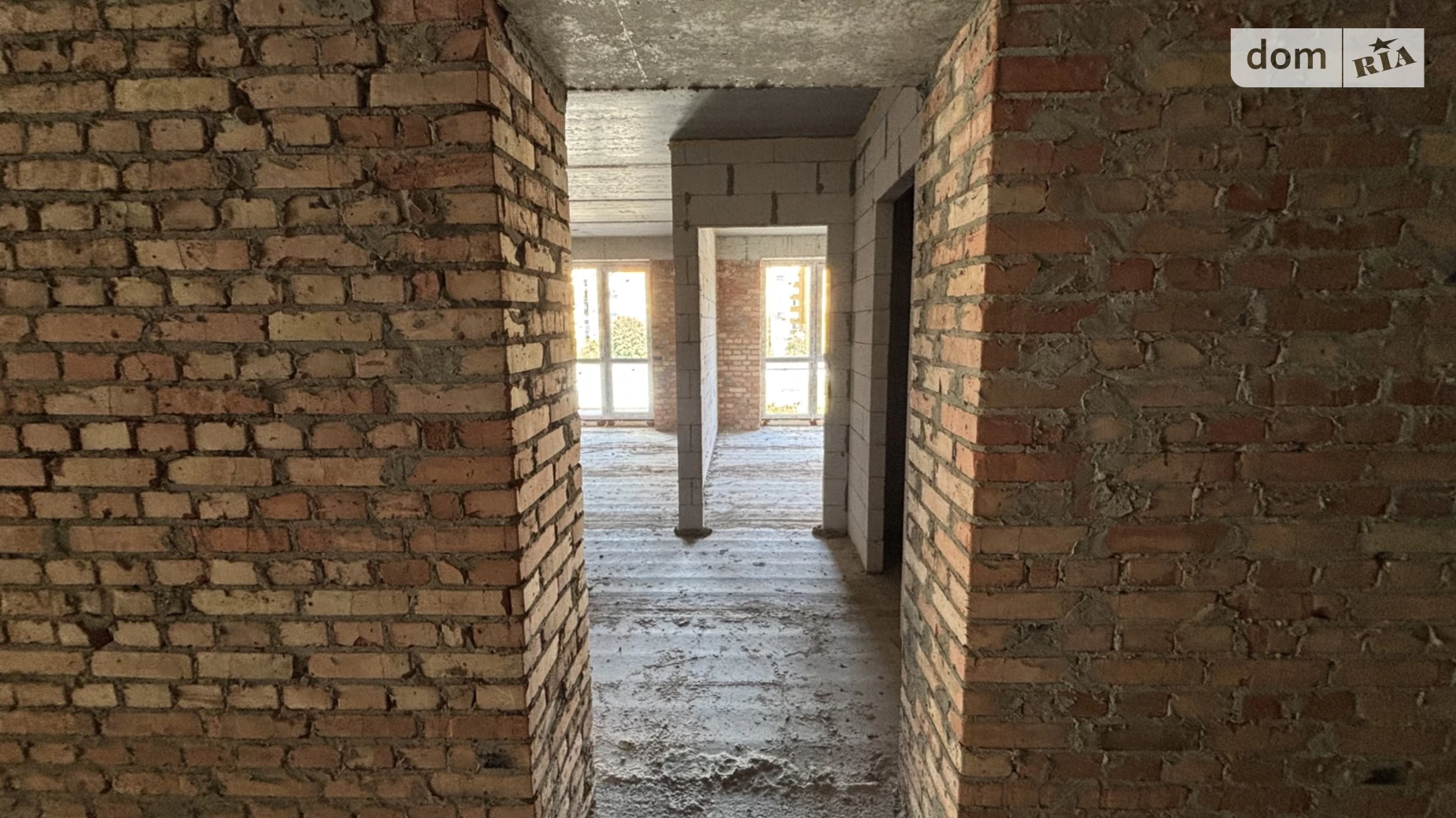 Продается 1-комнатная квартира 41 кв. м в Ужгороде, ул. Тлехаса, 19 корпус 6 - фото 2