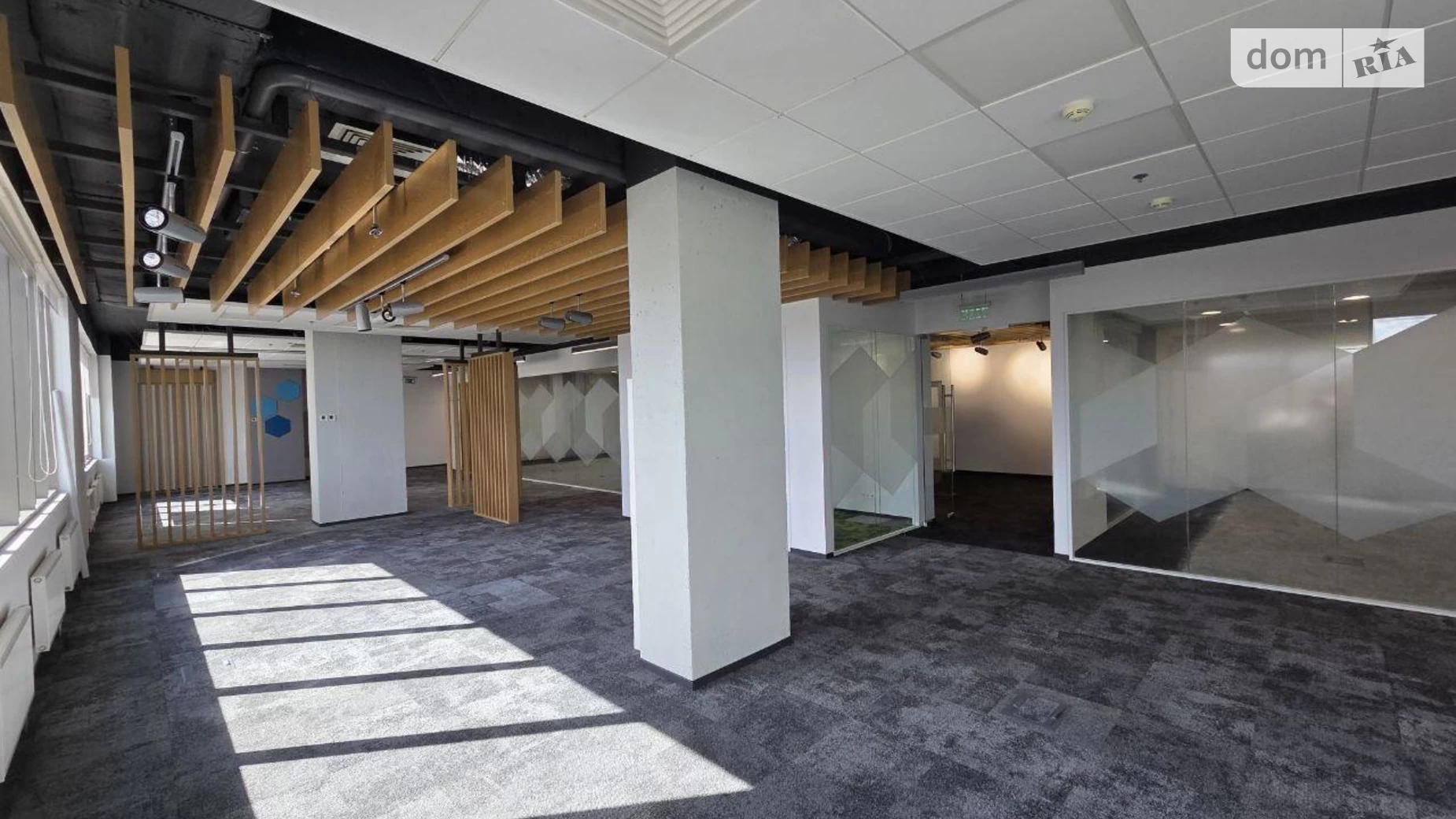 Сдается в аренду офис 640 кв. м в бизнес-центре, цена: 17800 $ - фото 2