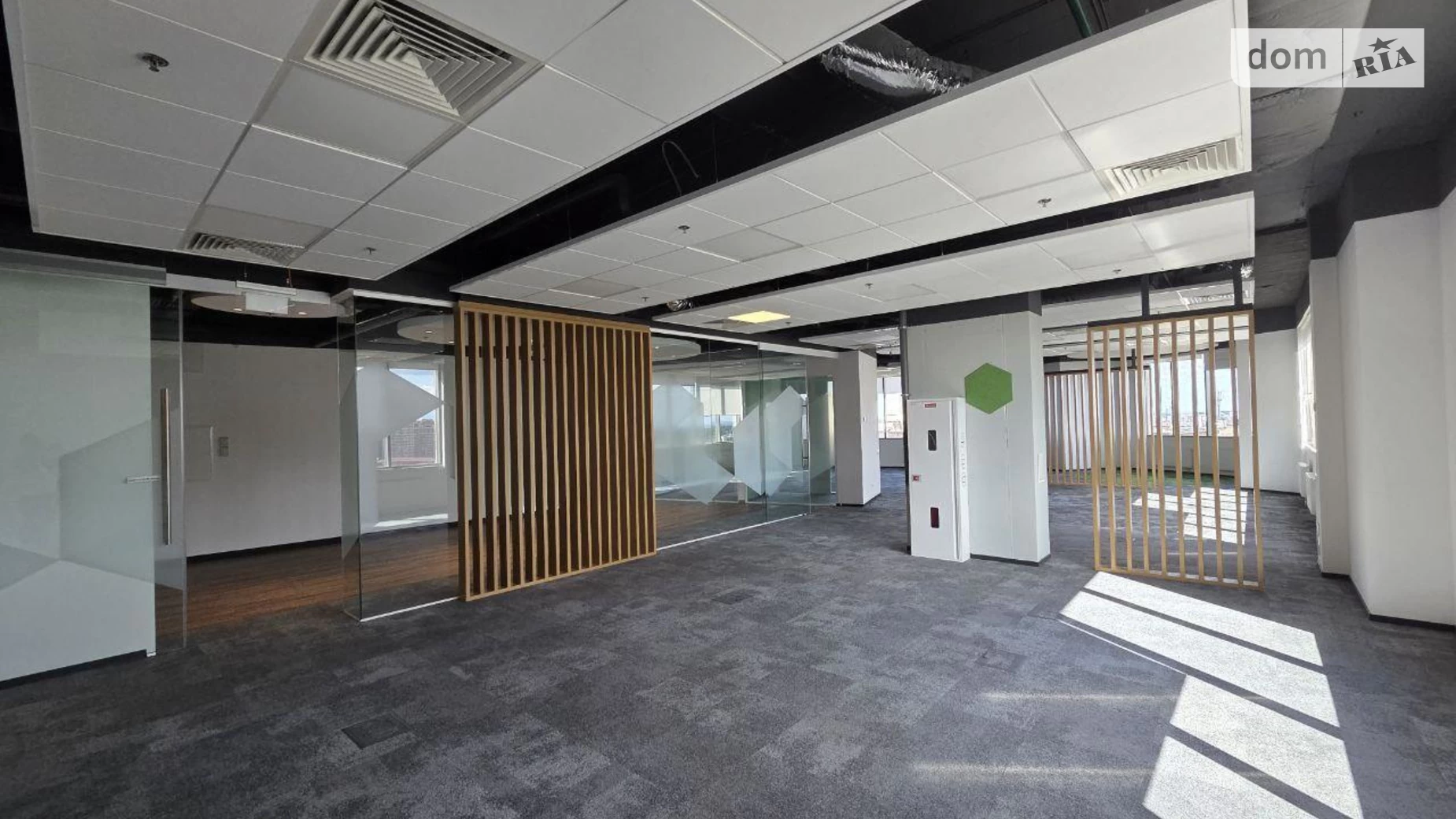 Сдается в аренду офис 640 кв. м в бизнес-центре, цена: 17800 $ - фото 4