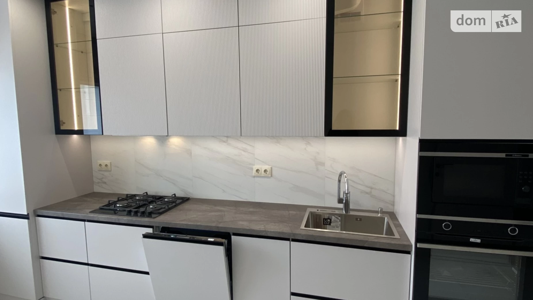 Продается 2-комнатная квартира 64 кв. м в Ивано-Франковске, ул. Национальной Гвардии, 14Ц - фото 2