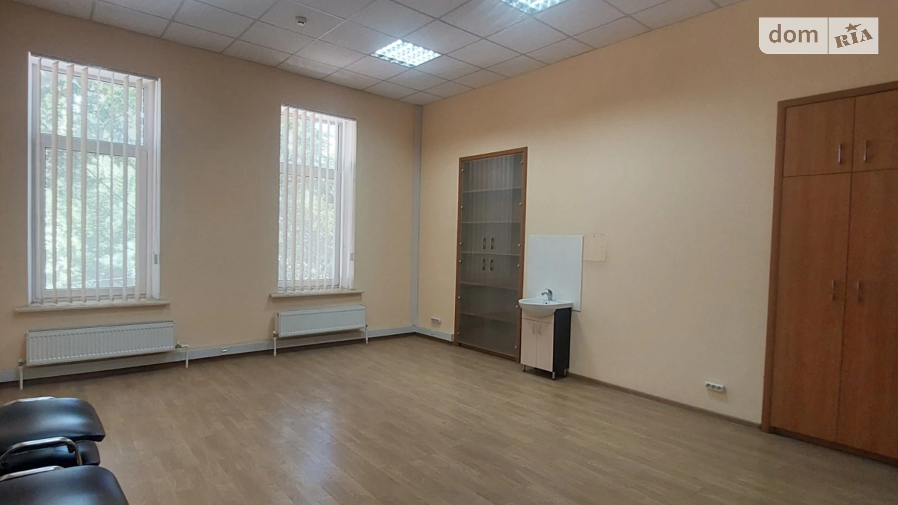 Сдается в аренду офис 180 кв. м в бизнес-центре, цена: 1000 $ - фото 2