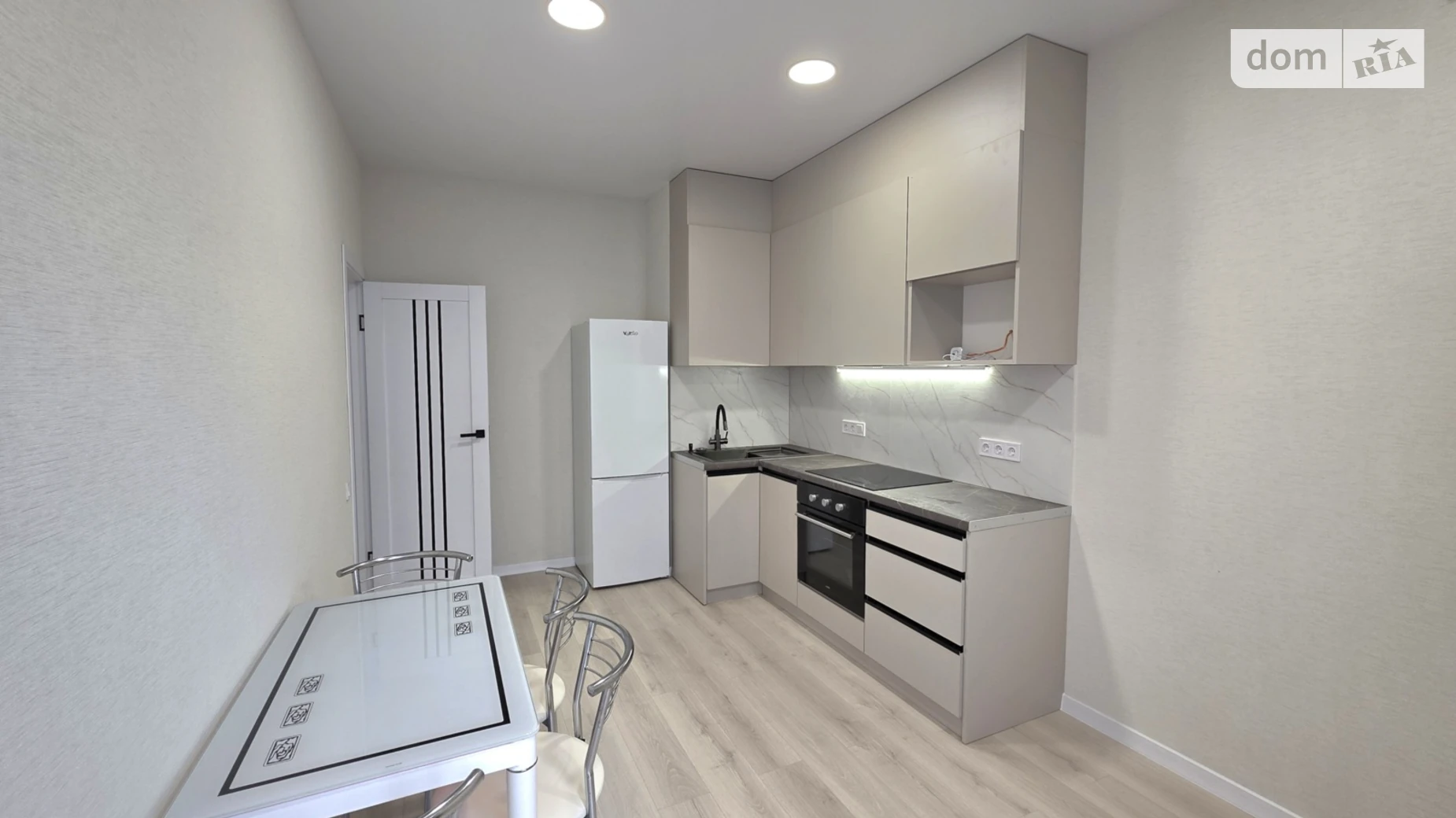 Сдается в аренду 1-комнатная квартира 40 кв. м в Одессе, ул. Краснова, 1Г - фото 2