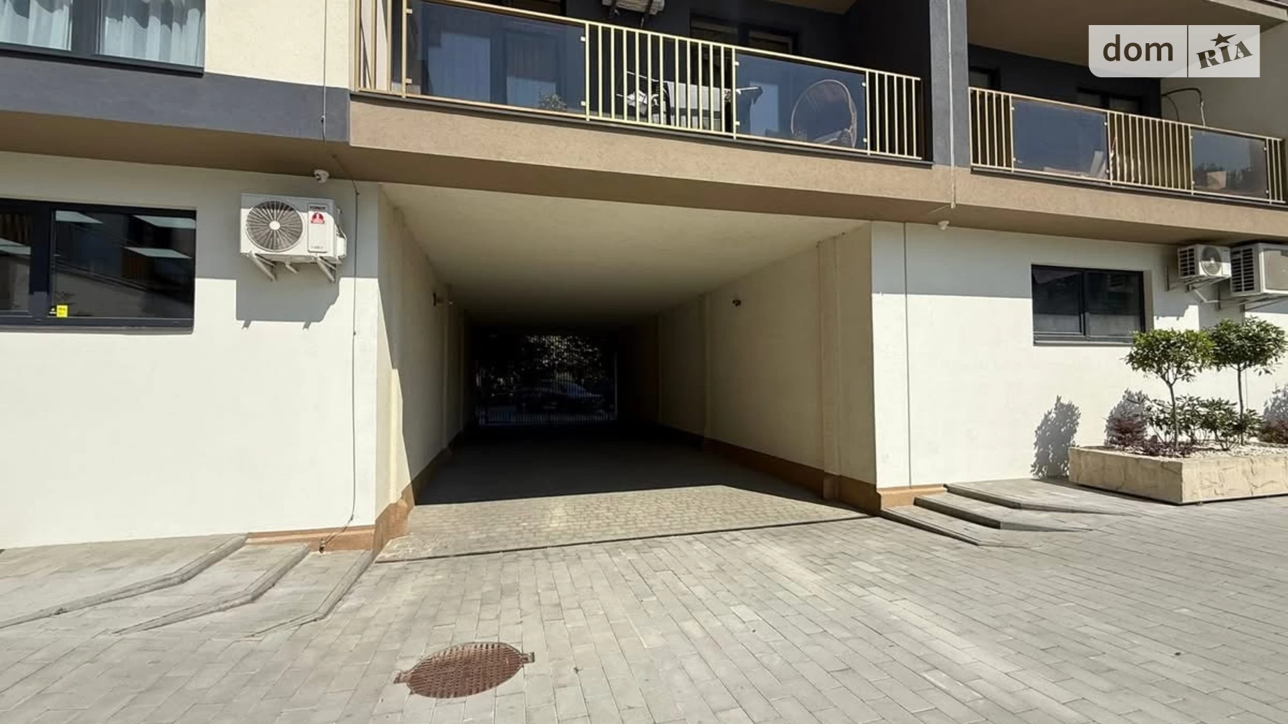 Продається 1-кімнатна квартира 67.3 кв. м у Ужгороді, наб. Слов'янська, 21А - фото 2