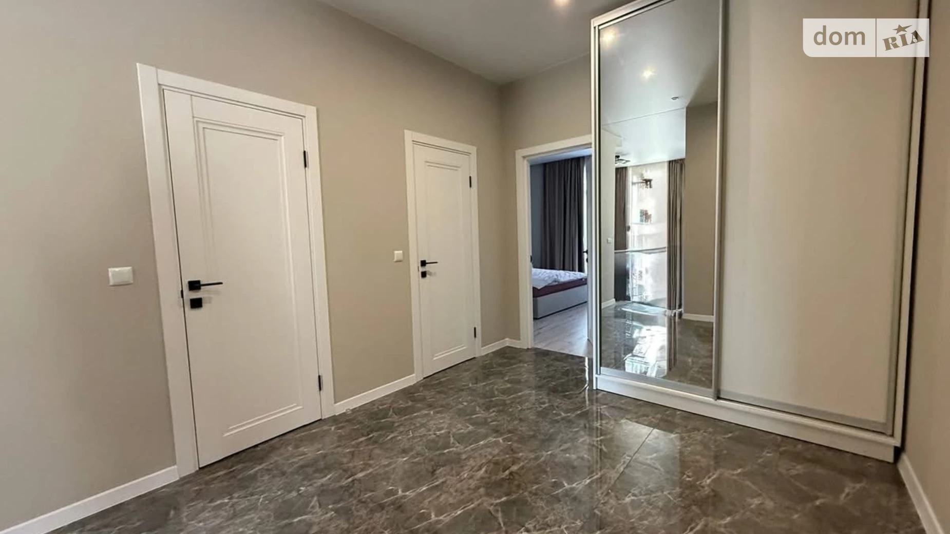 Продається 1-кімнатна квартира 67.3 кв. м у Ужгороді, наб. Слов'янська, 21А - фото 5