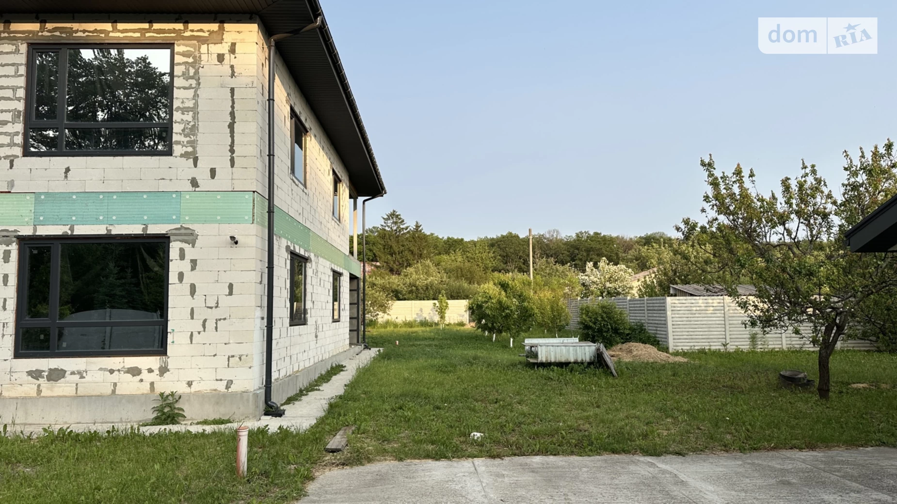 Продается дом на 2 этажа 220 кв. м с камином, цена: 150000 $ - фото 2