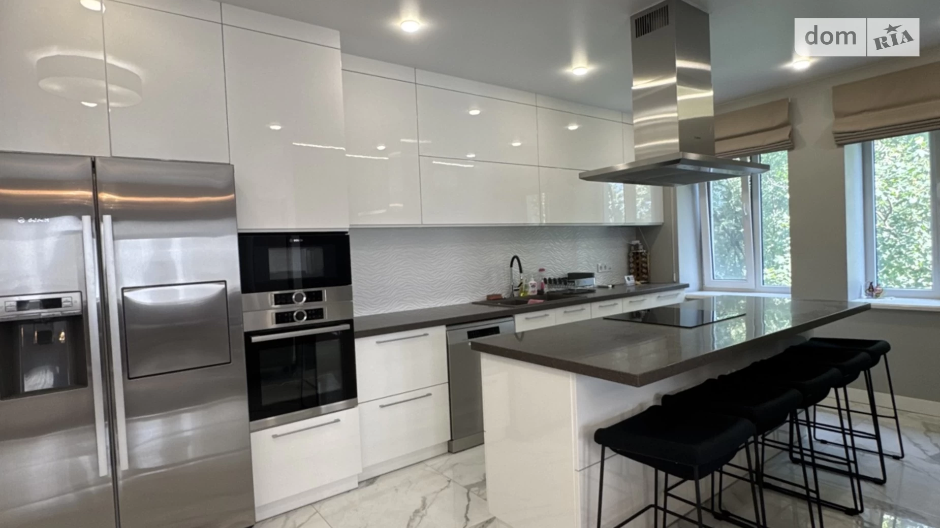 Продается 2-комнатная квартира 105 кв. м в Ивано-Франковске, ул. Гетьмана Ивана Мазепы, 141 - фото 2