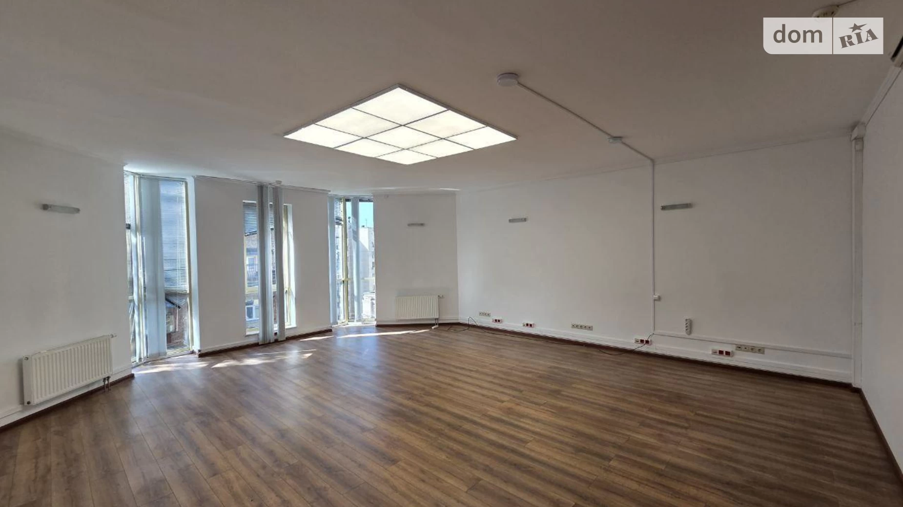 Сдается в аренду офис 230 кв. м в бизнес-центре, цена: 2800 $ - фото 2