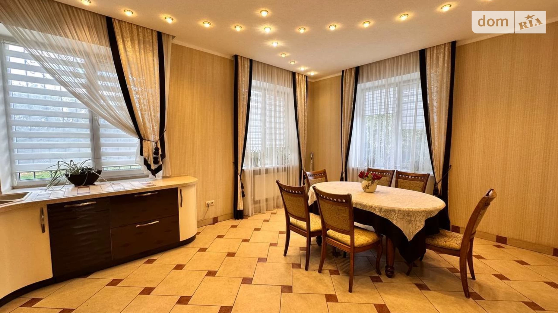 Сдается в аренду дом на 3 этажа 210 кв. м с балконом, цена: 2000 $ - фото 2