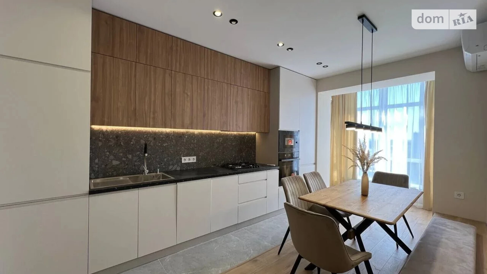 Продается 2-комнатная квартира 63 кв. м в Ивано-Франковске, ул. Высочана Семена, 18 корпус 10 - фото 3