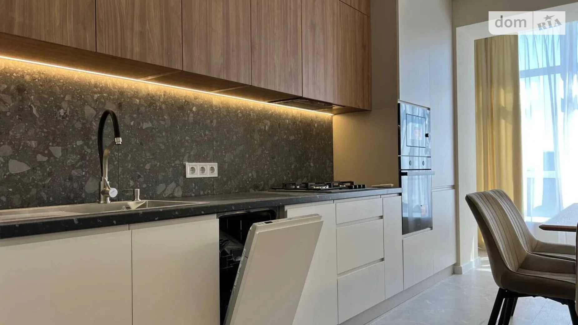 Продается 2-комнатная квартира 63 кв. м в Ивано-Франковске, ул. Высочана Семена, 18 корпус 10 - фото 5