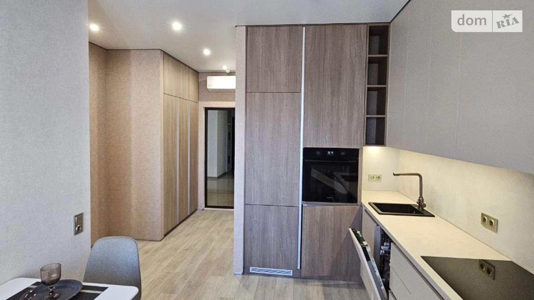 Продается 1-комнатная квартира 41 кв. м в Одессе, ул. Краснова, 1Б - фото 2