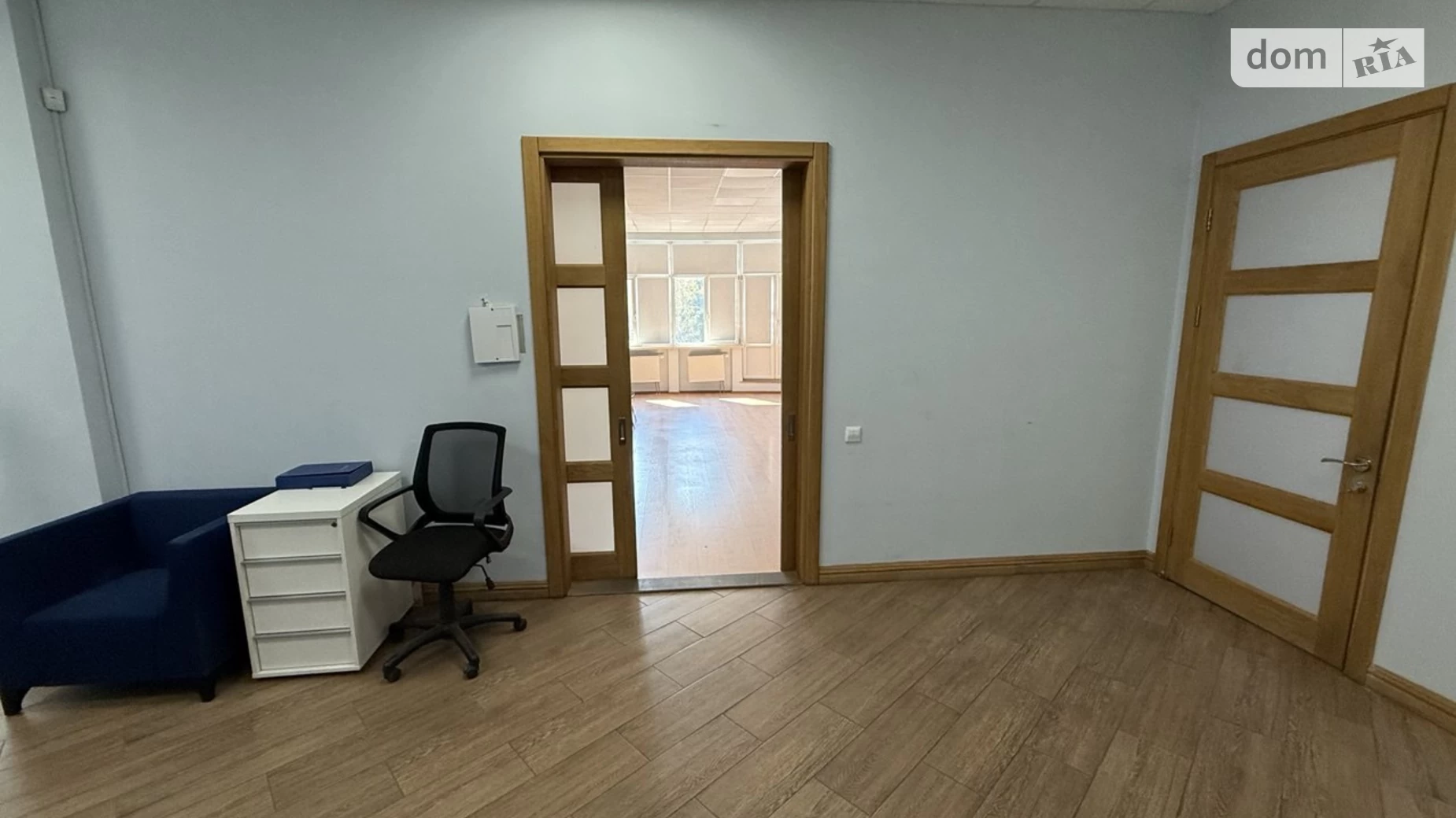 Сдается в аренду офис 127 кв. м в бизнес-центре, цена: 1200 $ - фото 2