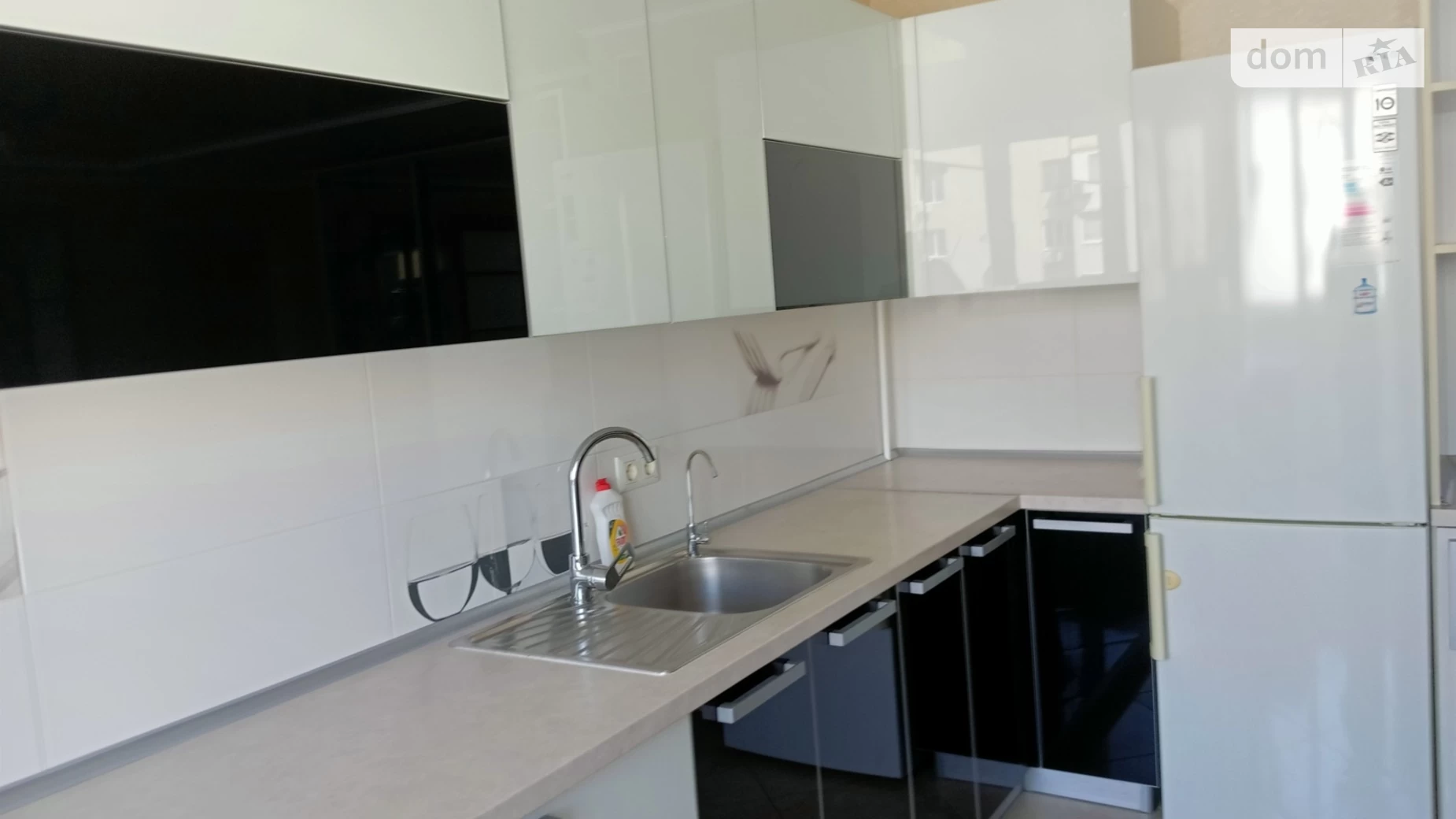 Продается 3-комнатная квартира 74 кв. м в Одессе, ул. Евгения Чикаленко(Академика Вильямса), 59 корпус 4 - фото 2