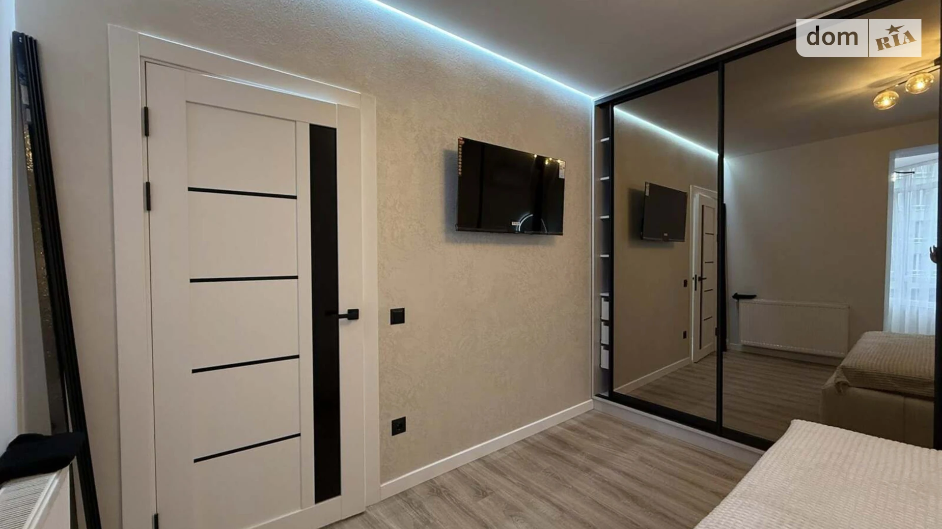 Продается 1-комнатная квартира 42.3 кв. м в Ивано-Франковске, ул. Приозерная, 22 - фото 2