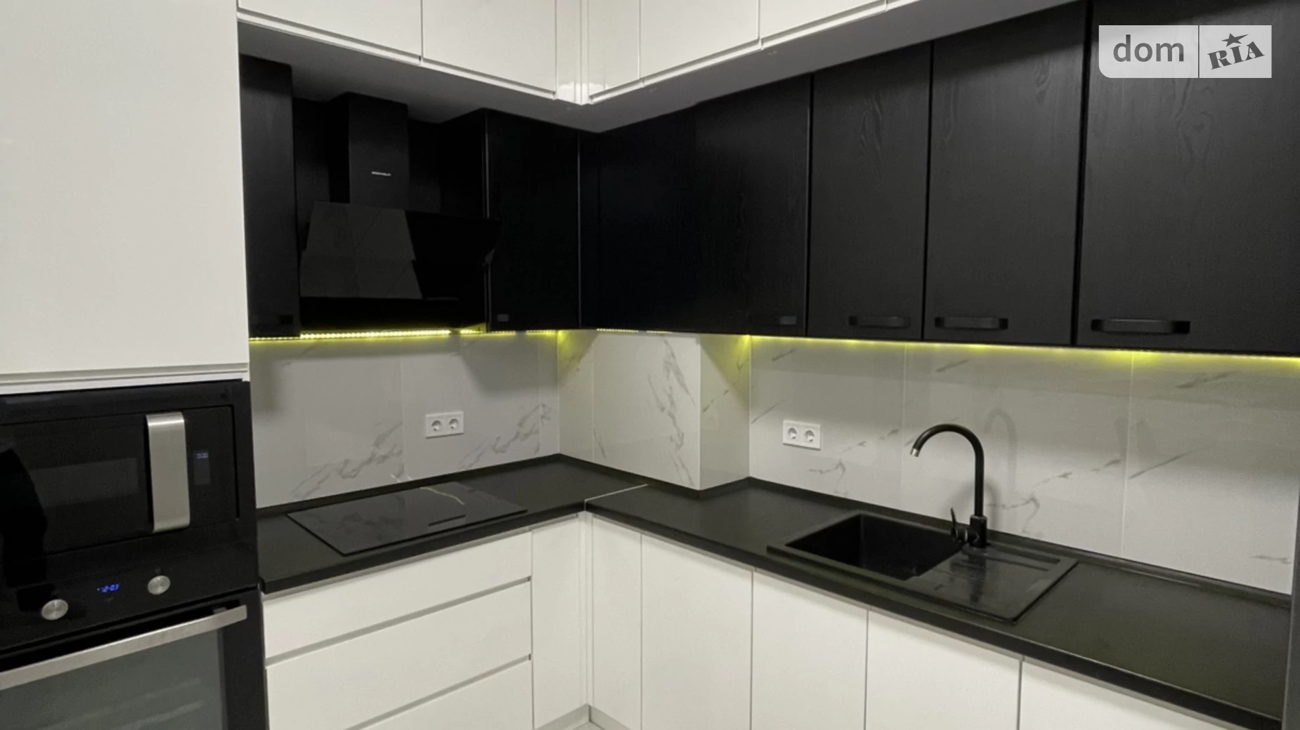 Продается 2-комнатная квартира 61.1 кв. м в Черновцах, ул. Ровенская, 10 - фото 2