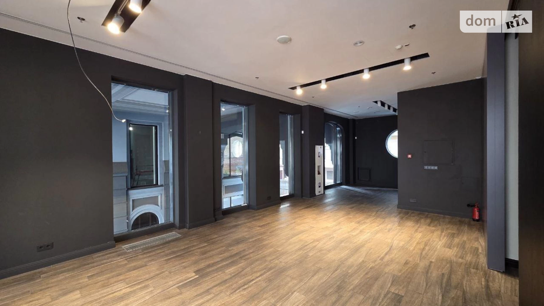 Сдается в аренду офис 260 кв. м в бизнес-центре, цена: 9300 $ - фото 3