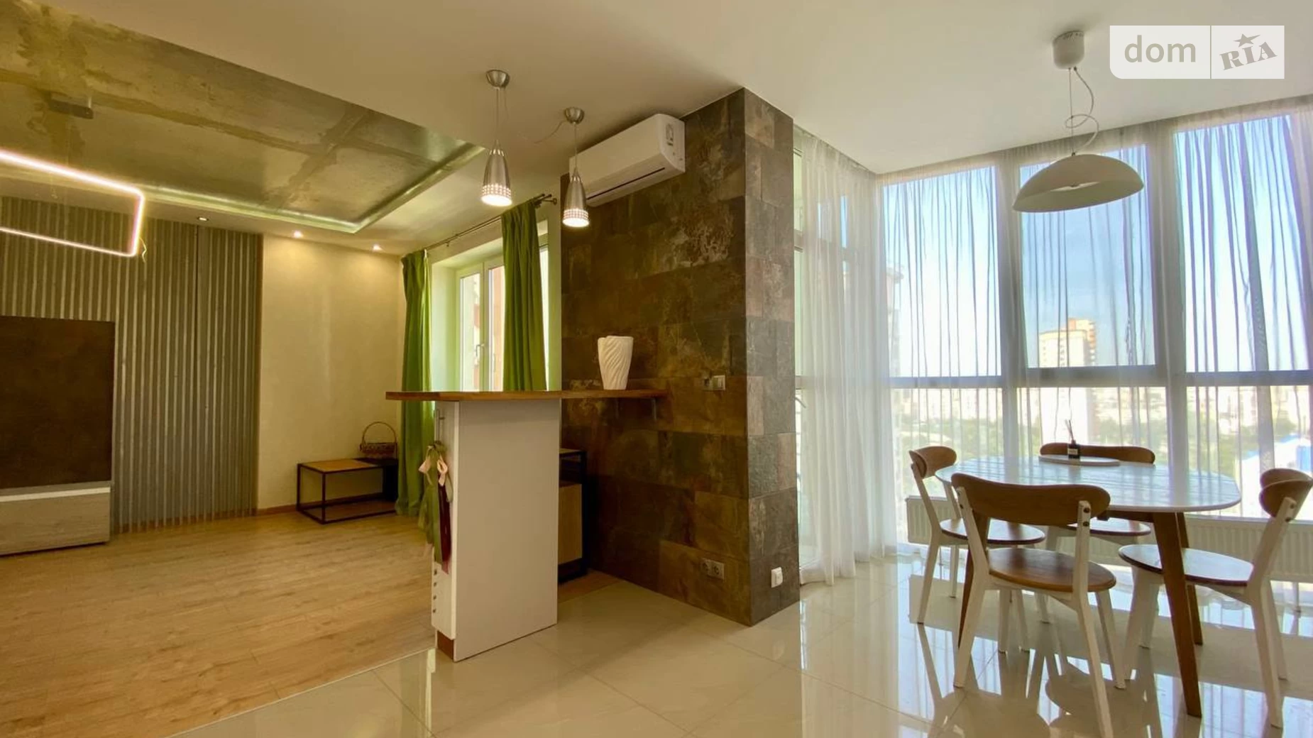 Продается 3-комнатная квартира 99 кв. м в Киеве, ул. Юрия Поправки(Николая Лебедева), 4/39А - фото 2