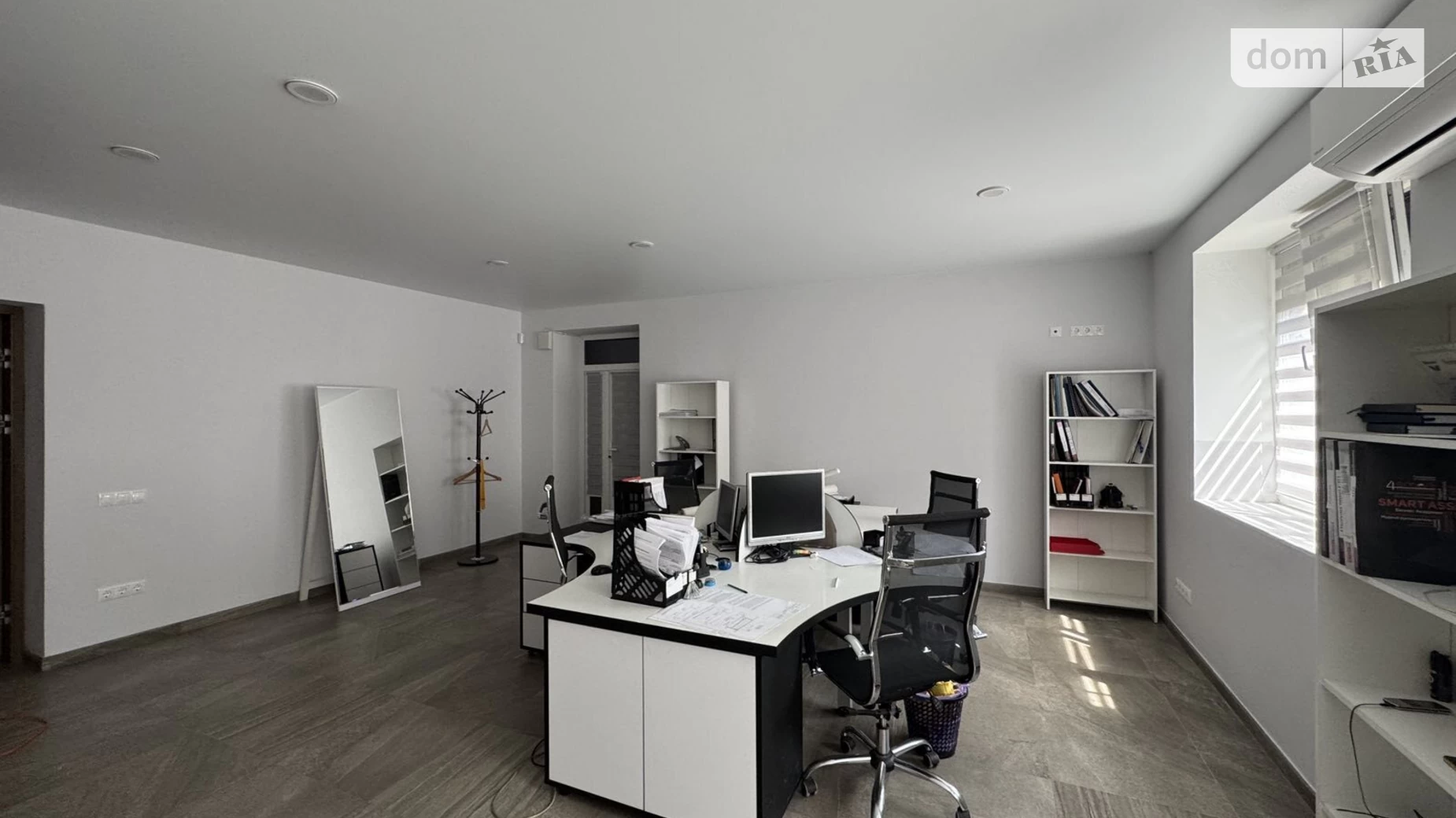Продается офис 150 кв. м в бизнес-центре, цена: 280000 $ - фото 2