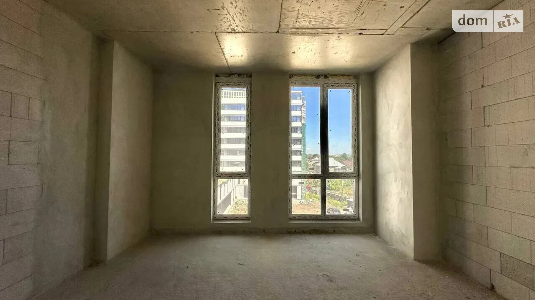 Продается 2-комнатная квартира 60.8 кв. м в Ивано-Франковске, ул. Надречная, 1 - фото 2