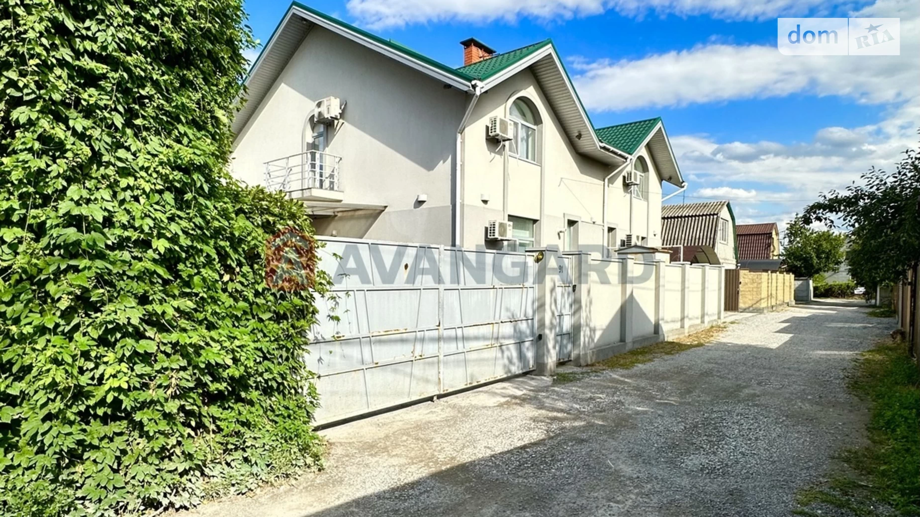 Продается дом на 2 этажа 240 кв. м с садом, цена: 300000 $ - фото 2