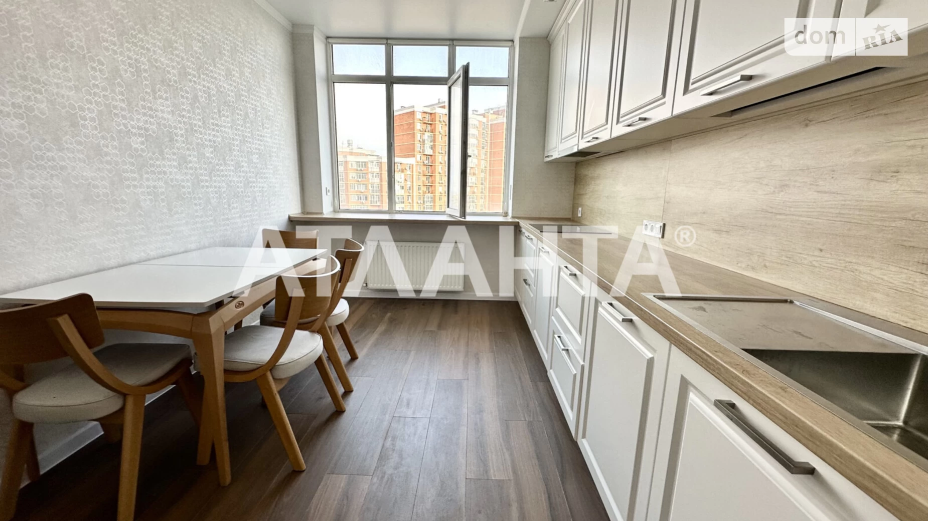 Продається 3-кімнатна квартира 116.4 кв. м у Одесі, вул. Люстдорфська дорога - фото 2