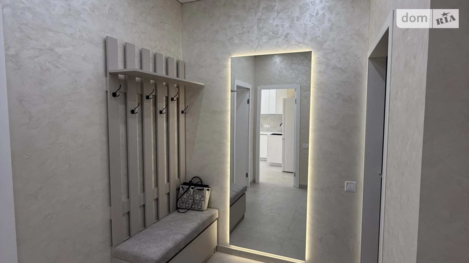 Продается 1-комнатная квартира 42 кв. м в Одессе, ул. Краснова, 1В - фото 2