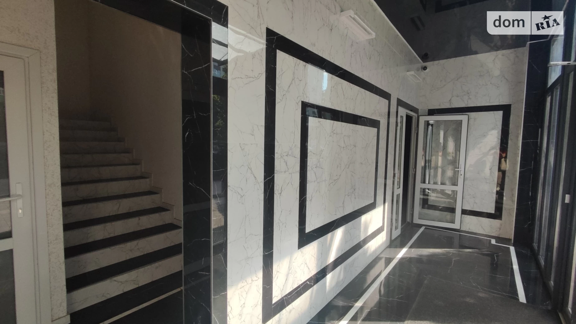 Продается 2-комнатная квартира 56.6 кв. м в Ирпене, ул. Университетская(Карла Маркса), 3/3 - фото 3