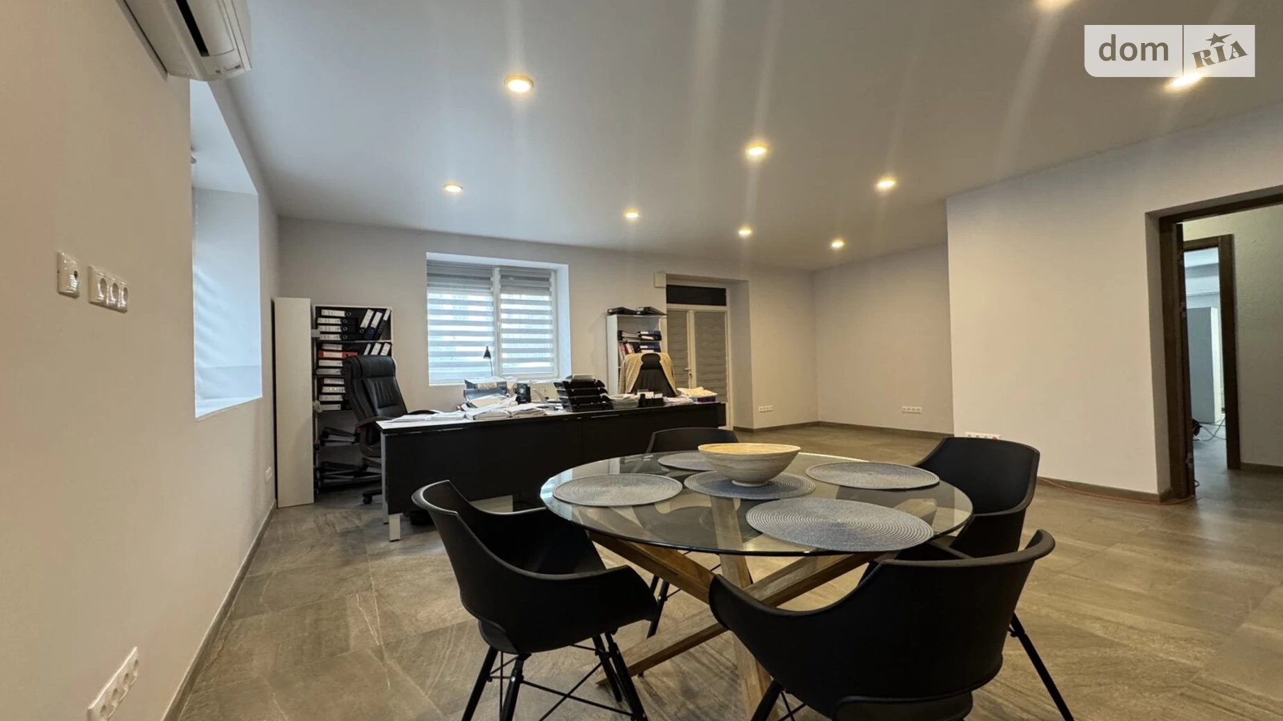 Продается офис 150 кв. м в бизнес-центре, цена: 280000 $ - фото 2