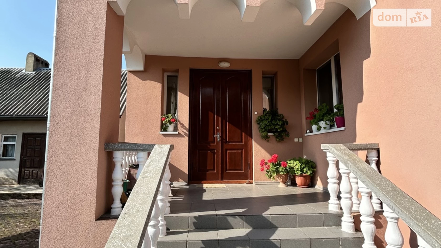 Продается дом на 2 этажа 413.6 кв. м с гаражом, цена: 190000 $ - фото 2