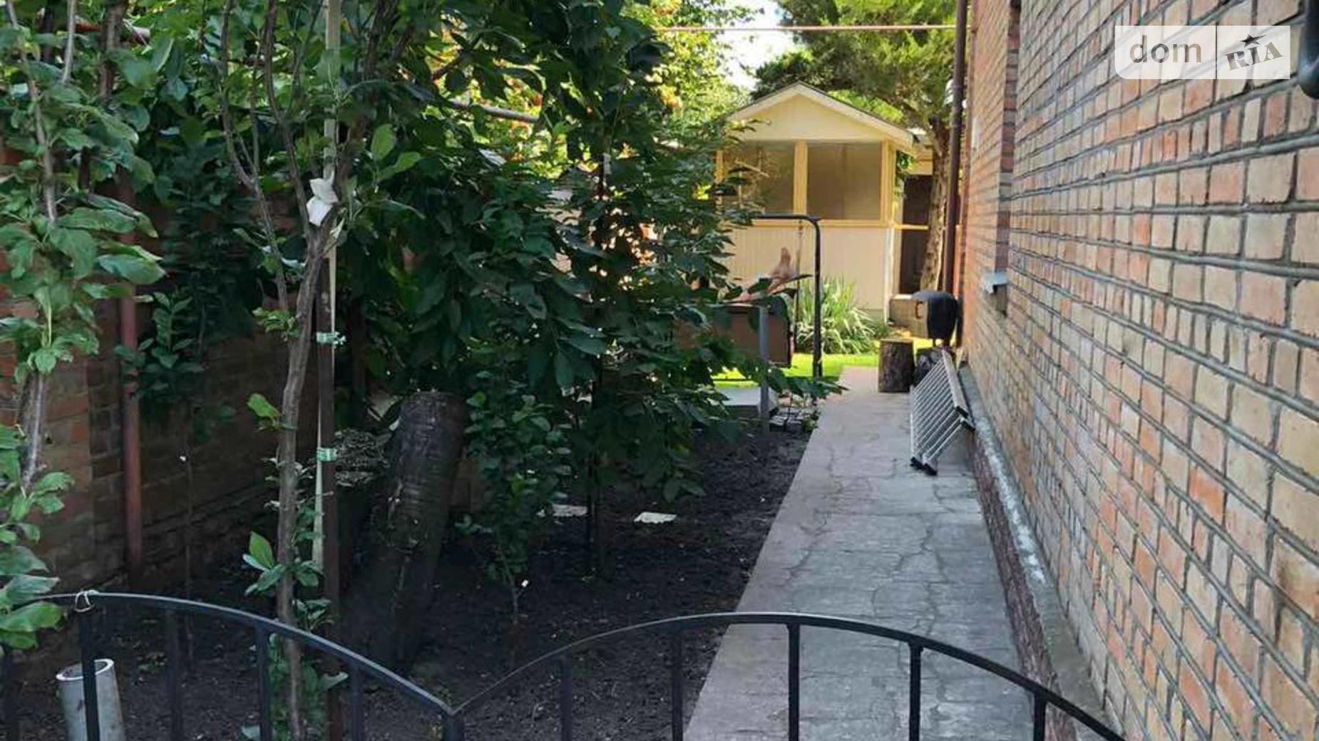 Продается дом на 2 этажа 176 кв. м с бассейном, цена: 180000 $ - фото 2