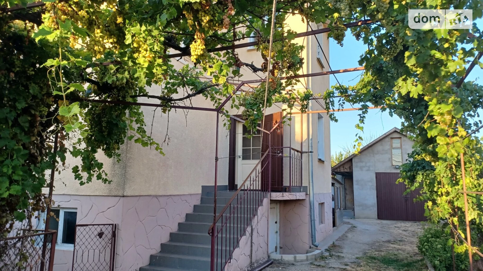 Продается дом на 2 этажа 252.8 кв. м с участком, цена: 115000 $ - фото 2