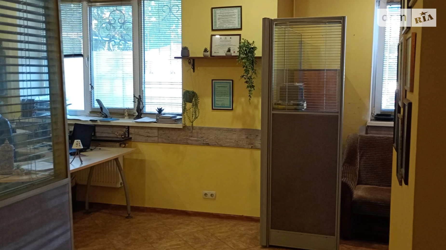 Продается офис 39.9 кв. м в бизнес-центре, цена: 44000 $ - фото 2